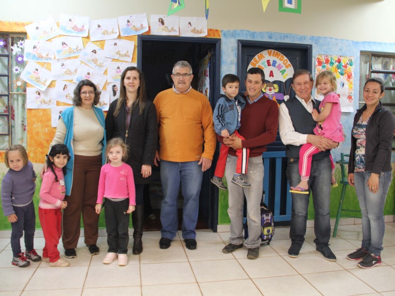 EXECUTIVO VISITA ESCOLA MUNICIPAL DE EDUCAÇÃO INFANTIL